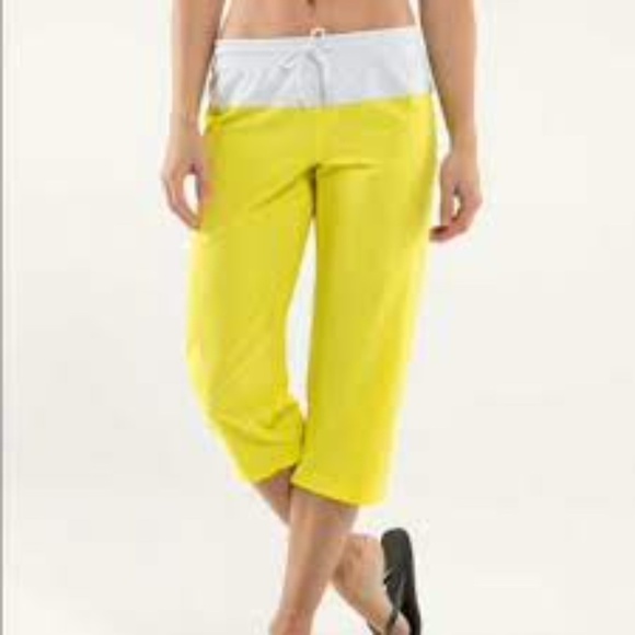 Lululemon Step Lively Crop Capri Pants Yellow - Picture 1 of 7